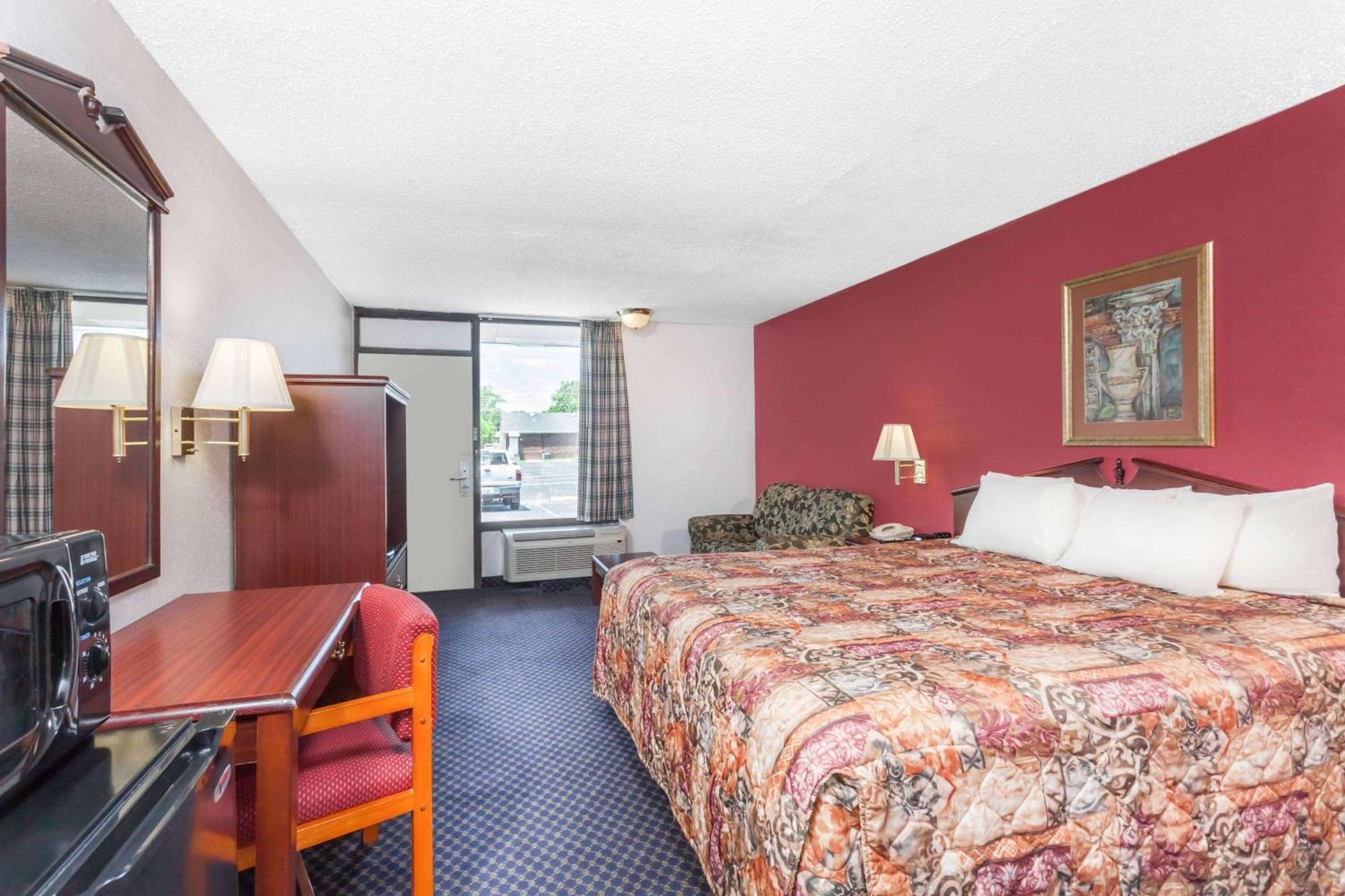 Days Inn By Wyndham Martin Exterior foto